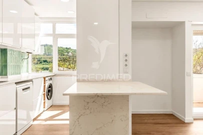 Apartamento T3 para Venda em Santo António dos Cavaleiros e Frielas