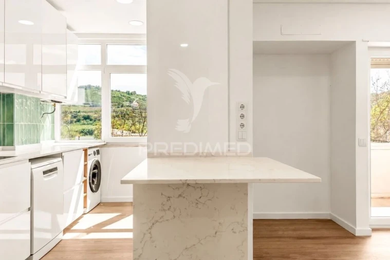 Apartamento T3 para Venda em Santo António dos Cavaleiros e Frielas Foto 9