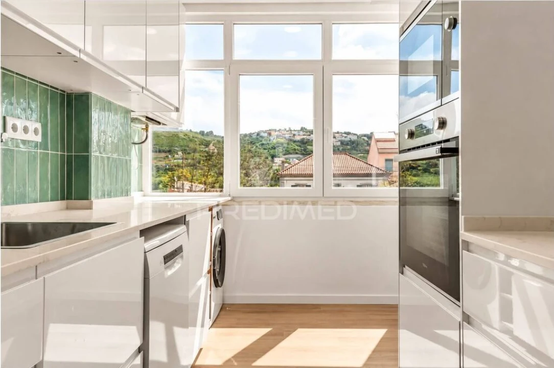 Apartamento T3 para Venda em Santo António dos Cavaleiros e Frielas Foto 5