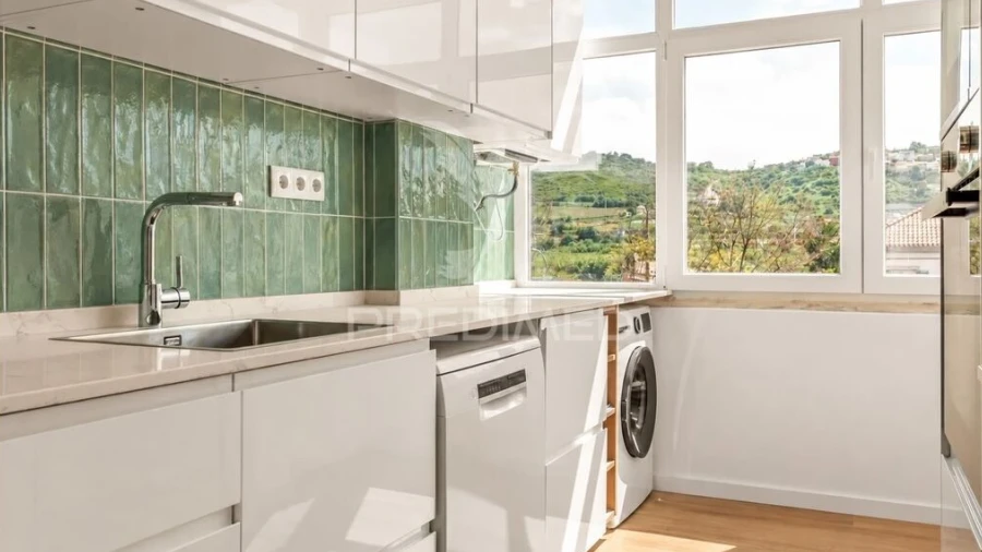 Apartamento T3 para Venda em Santo António dos Cavaleiros e Frielas