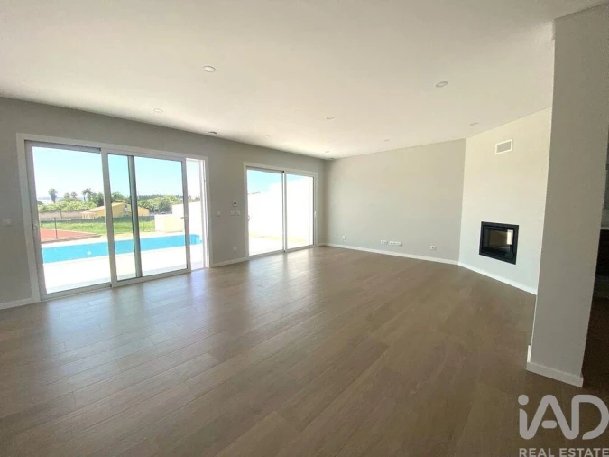 Moradia T4 para Venda em São Martinho do Porto Foto 15