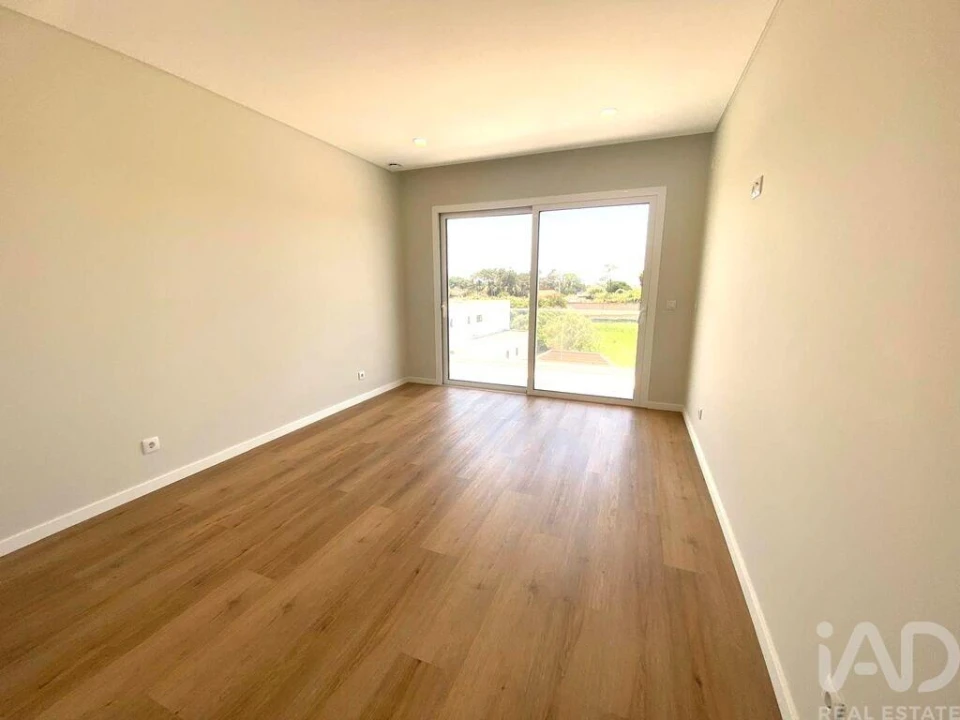 Moradia T4 para Venda em São Martinho do Porto Foto 17