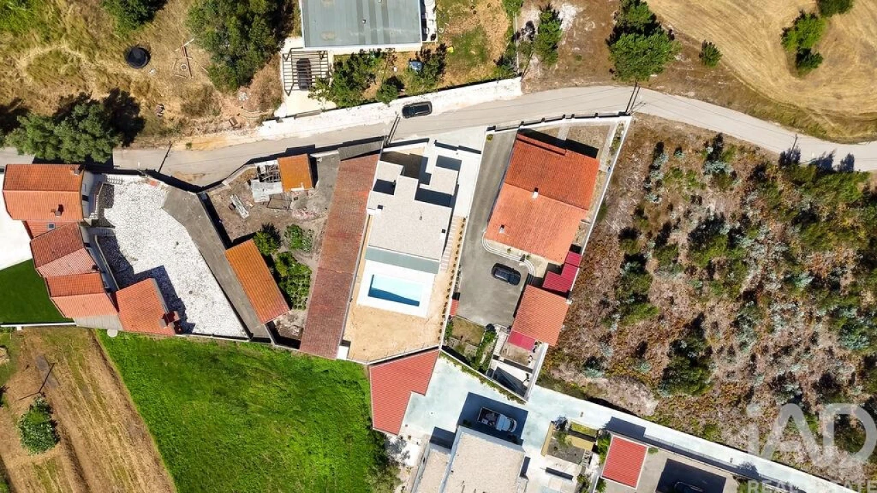 Moradia T4 para Venda em São Martinho do Porto Foto 8