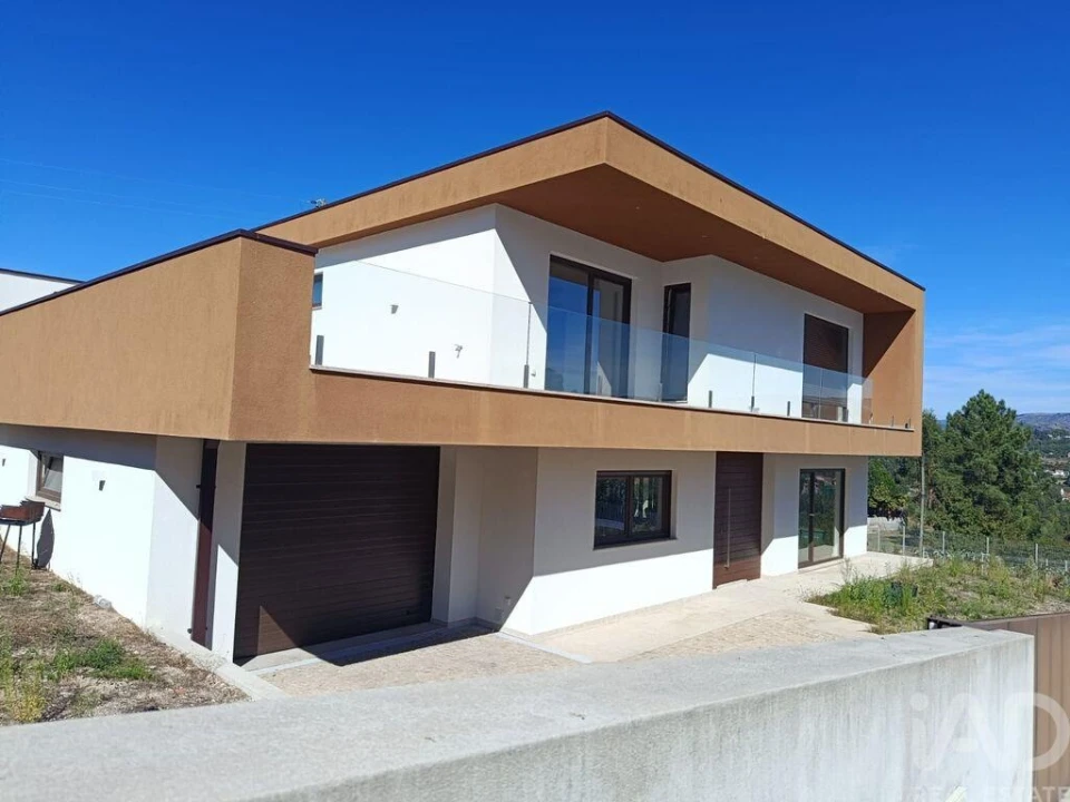 Moradia T3 para Venda em Avessadas e Rosém Foto 1