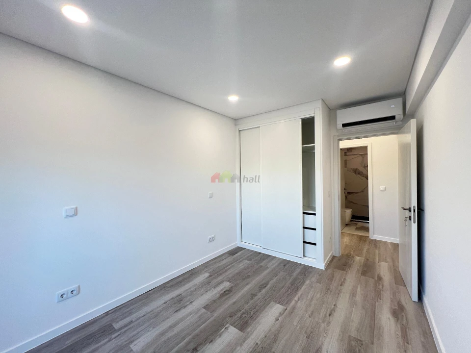 Apartamento T2 para Venda em Corroios Foto 10