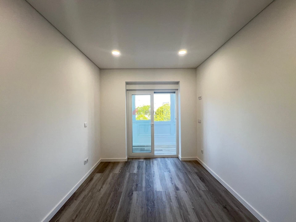 Apartamento T2 para Venda em Corroios Foto 8