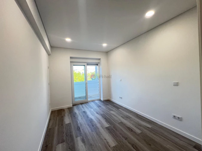Apartamento T2 para Venda em Corroios Foto 11