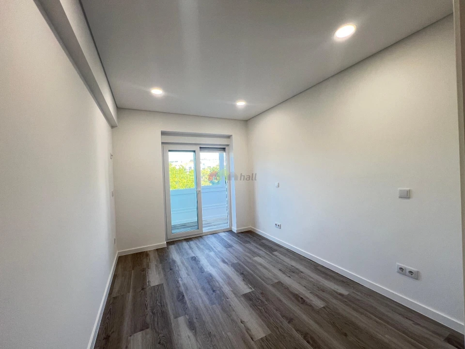 Apartamento T2 para Venda em Corroios Foto 11