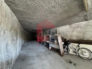 Moradia T5 para Venda em Oriz (Santa Marinha) e Oriz (São Miguel)