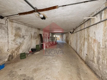 Moradia T5 para Venda em Oriz (Santa Marinha) e Oriz (São Miguel)