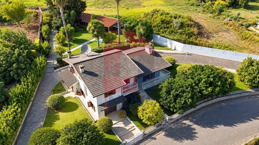 Moradia T5 para Venda em Oriz (Santa Marinha) e Oriz (São Miguel) Foto 2