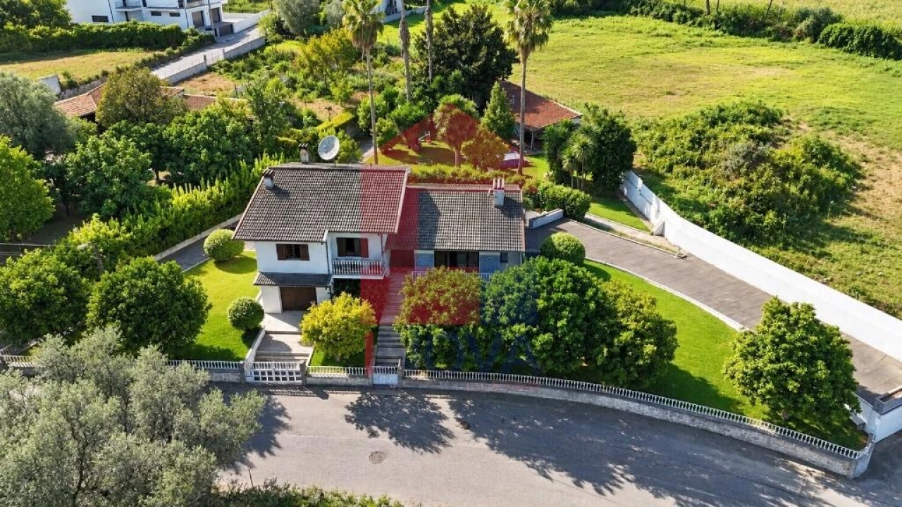 Moradia T5 para Venda em Oriz (Santa Marinha) e Oriz (São Miguel) Foto 1