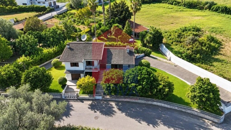Moradia T5 para Venda em Oriz (Santa Marinha) e Oriz (São Miguel)