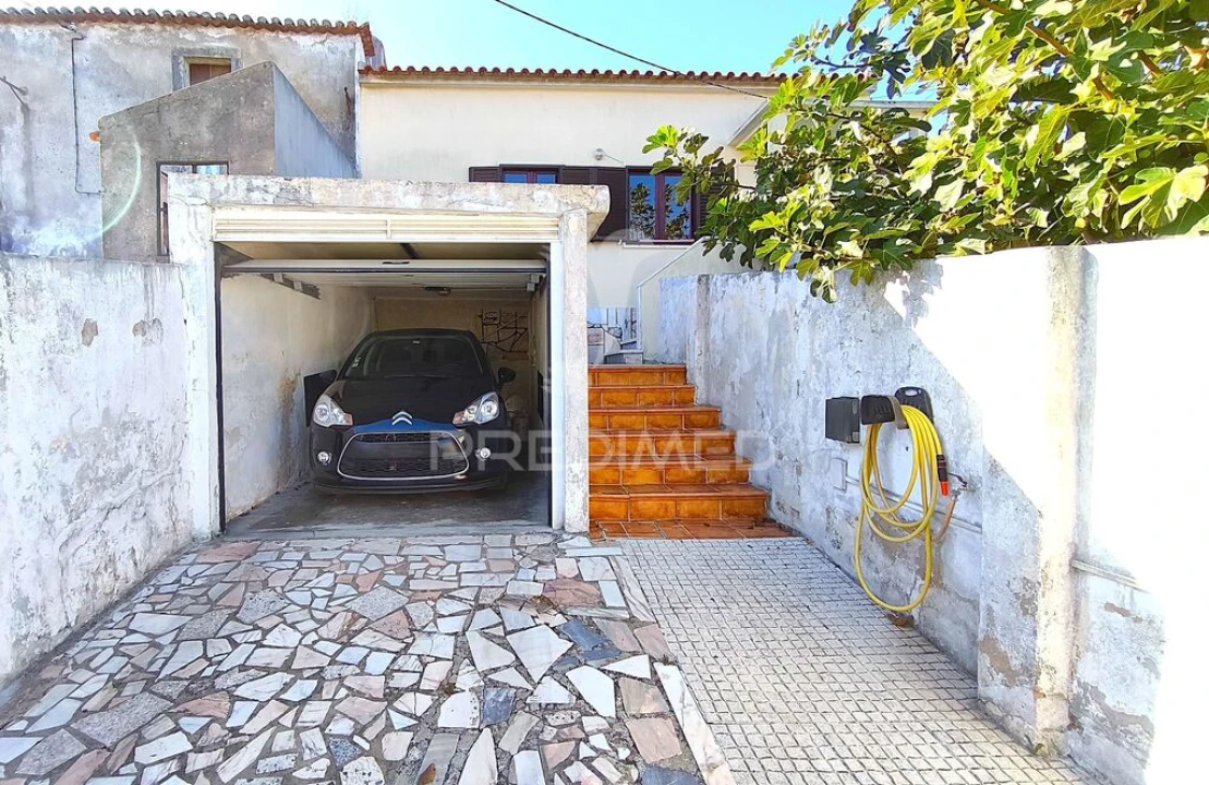 Moradia T2 para Venda em Almargem do Bispo, Pêro Pinheiro e Montelavar Foto 1
