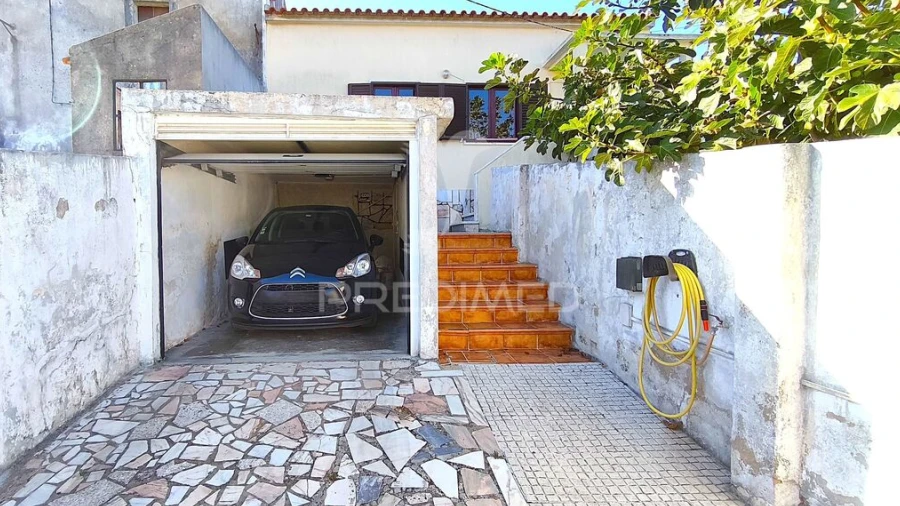 Moradia T2 para Venda em Almargem do Bispo, Pêro Pinheiro e Montelavar