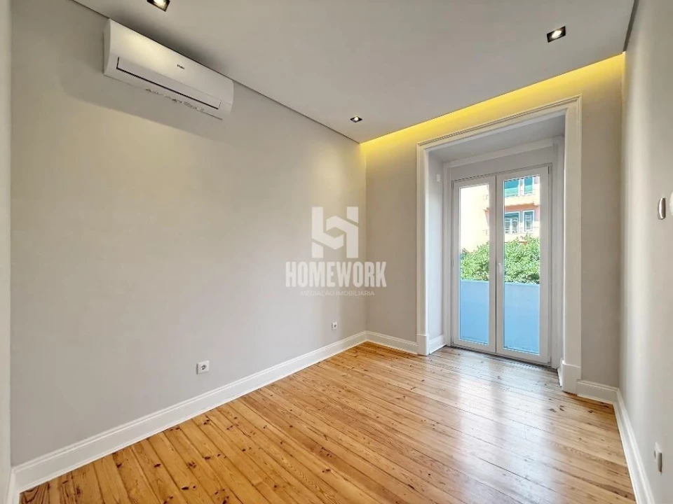 Apartamento T3 para Venda em Areeiro Foto 29
