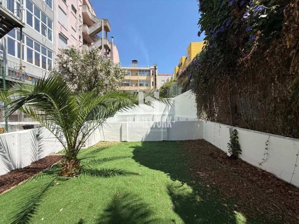 Apartamento T3 para Venda em Areeiro Foto 49