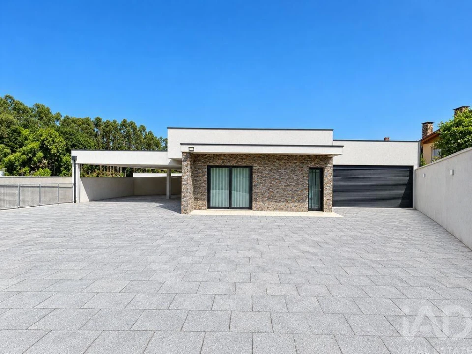 Moradia T3 para Venda em Vila Verde e Barbudo Foto 1