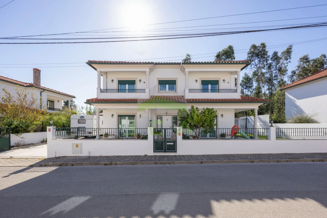 Moradia T4 para Venda em Parceiros e Azoia Foto 1