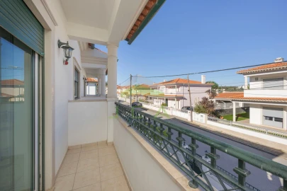 Moradia T4 para Venda em Parceiros e Azoia