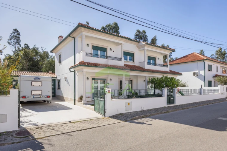Moradia T4 para Venda em Parceiros e Azoia Foto 3