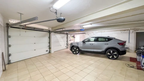Moradia T4 para Venda em Quarteira