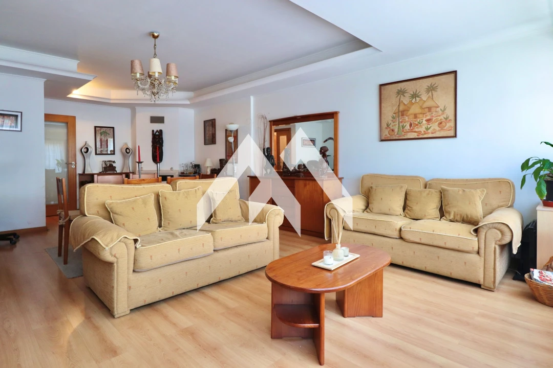 Apartamento T3 para Venda em Rio de Mouro Foto 1