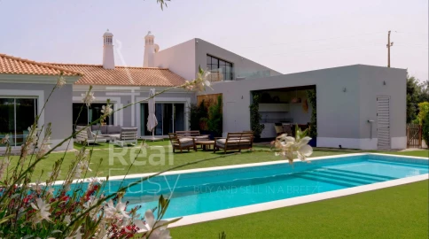Moradia T4 para Venda em Faro (Sé e São Pedro)