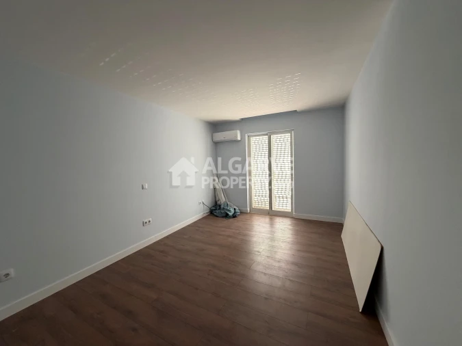 Moradia T7 para Venda em Montenegro Foto 12