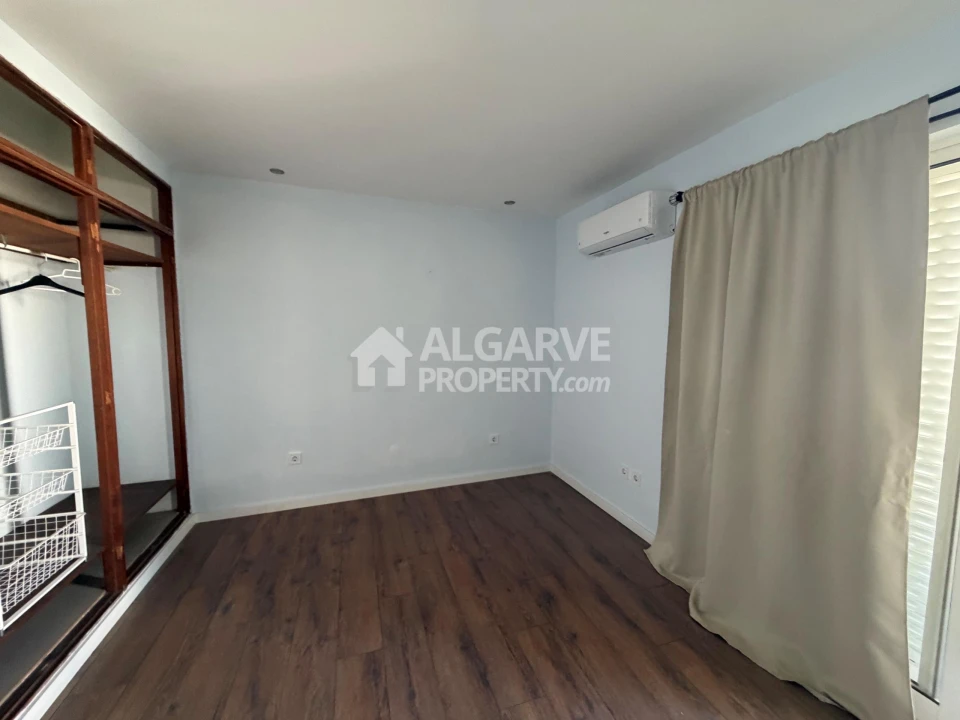 Moradia T7 para Venda em Montenegro Foto 11