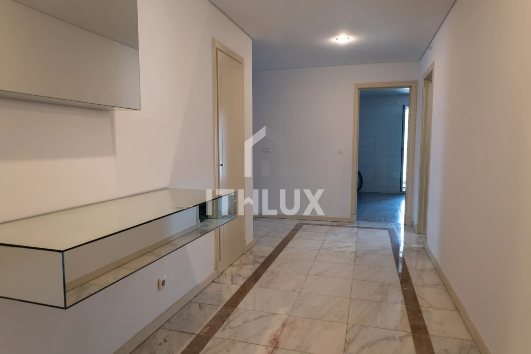 Apartamento T2 para Arrendamento em Campolide Foto 4