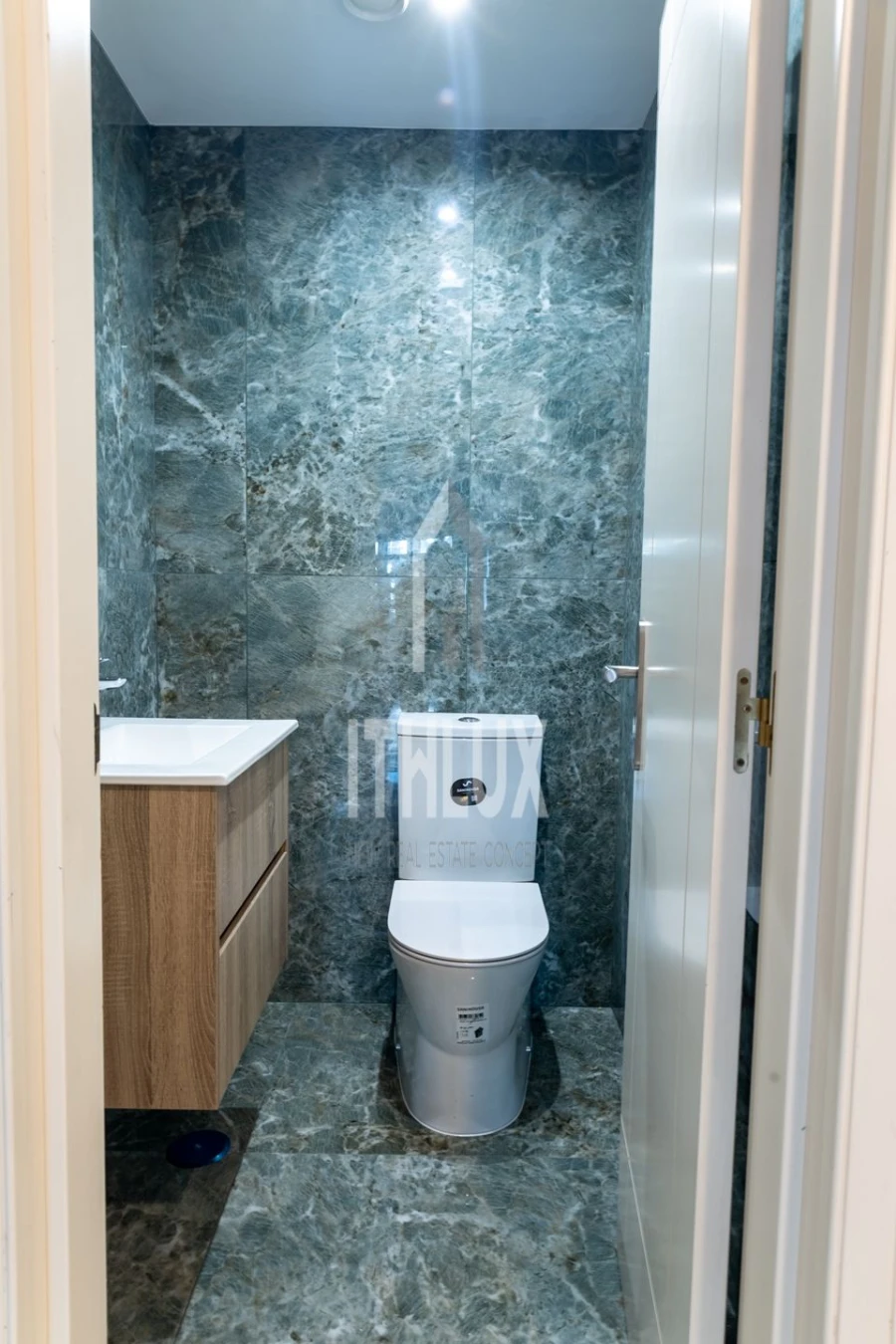 Apartamento T2 para Arrendamento em Campolide Foto 7