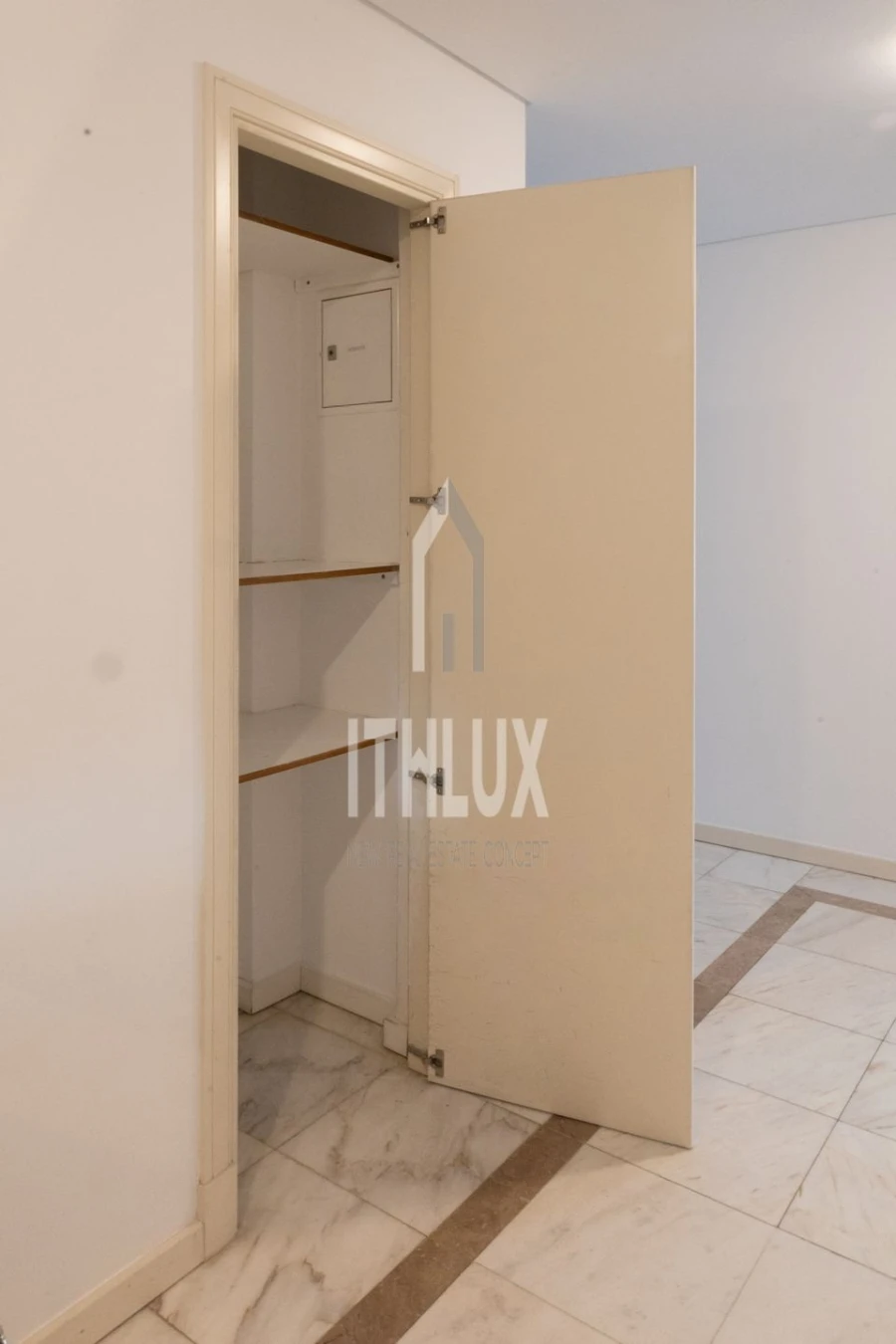 Apartamento T2 para Arrendamento em Campolide Foto 33