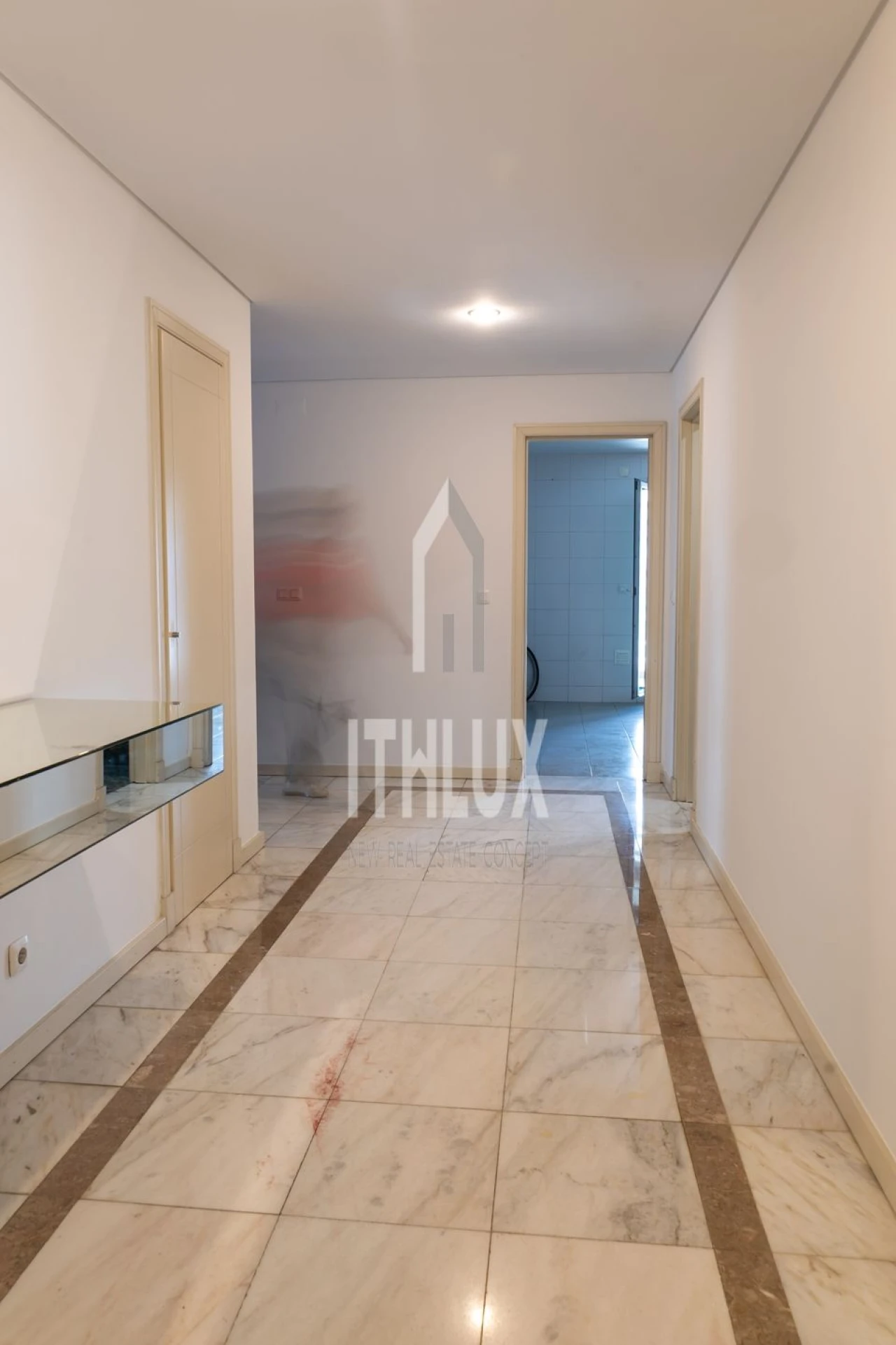 Apartamento T2 para Arrendamento em Campolide Foto 5