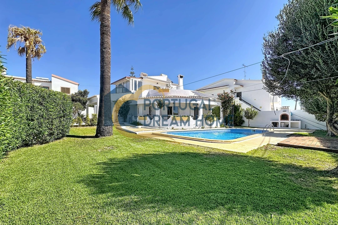 Moradia T4 para Venda em Albufeira e Olhos de Água Foto 2