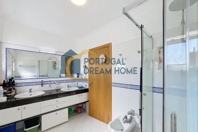 Moradia T4 para Venda em Albufeira e Olhos de Água