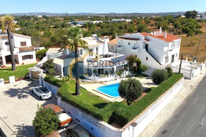 Moradia T4 para Venda em Albufeira e Olhos de Água