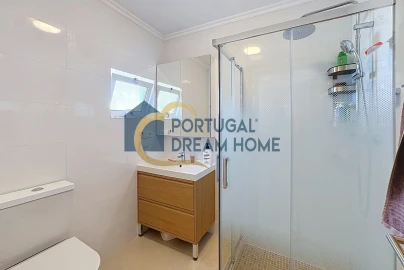 Moradia T4 para Venda em Albufeira e Olhos de Água