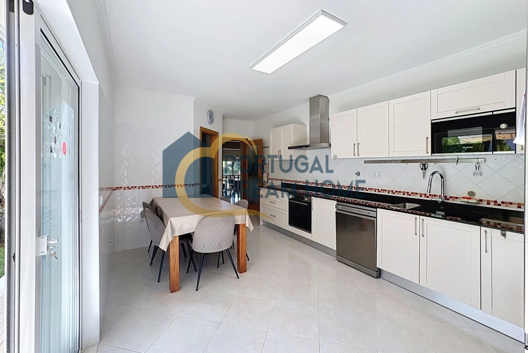 Moradia T4 para Venda em Albufeira e Olhos de Água Foto 8