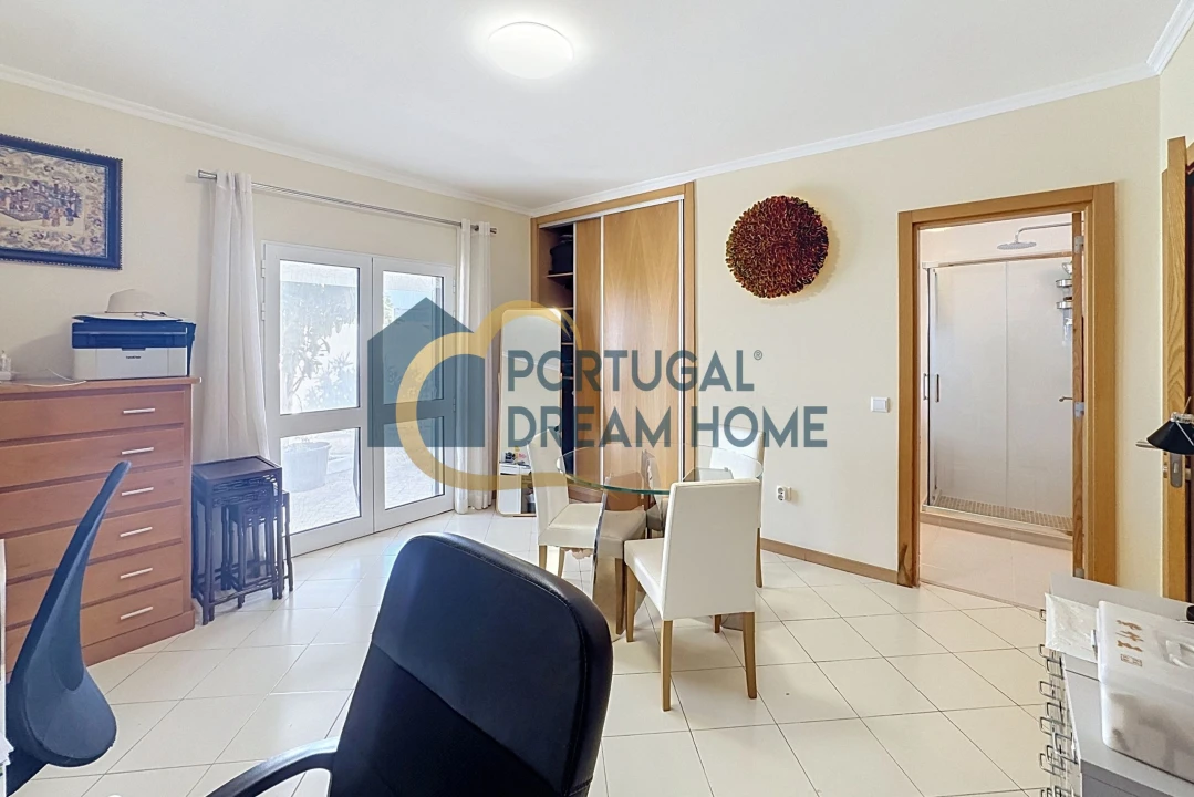 Moradia T4 para Venda em Albufeira e Olhos de Água Foto 11