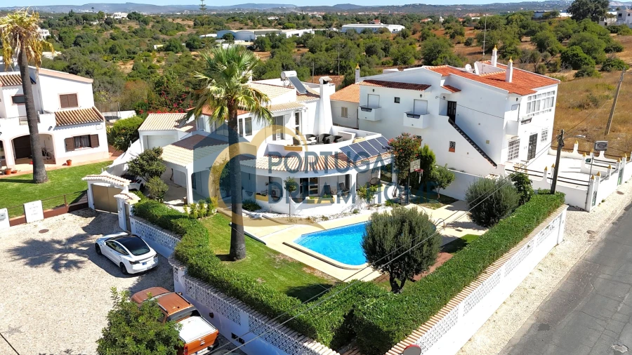 Moradia T4 para Venda em Albufeira e Olhos de Água