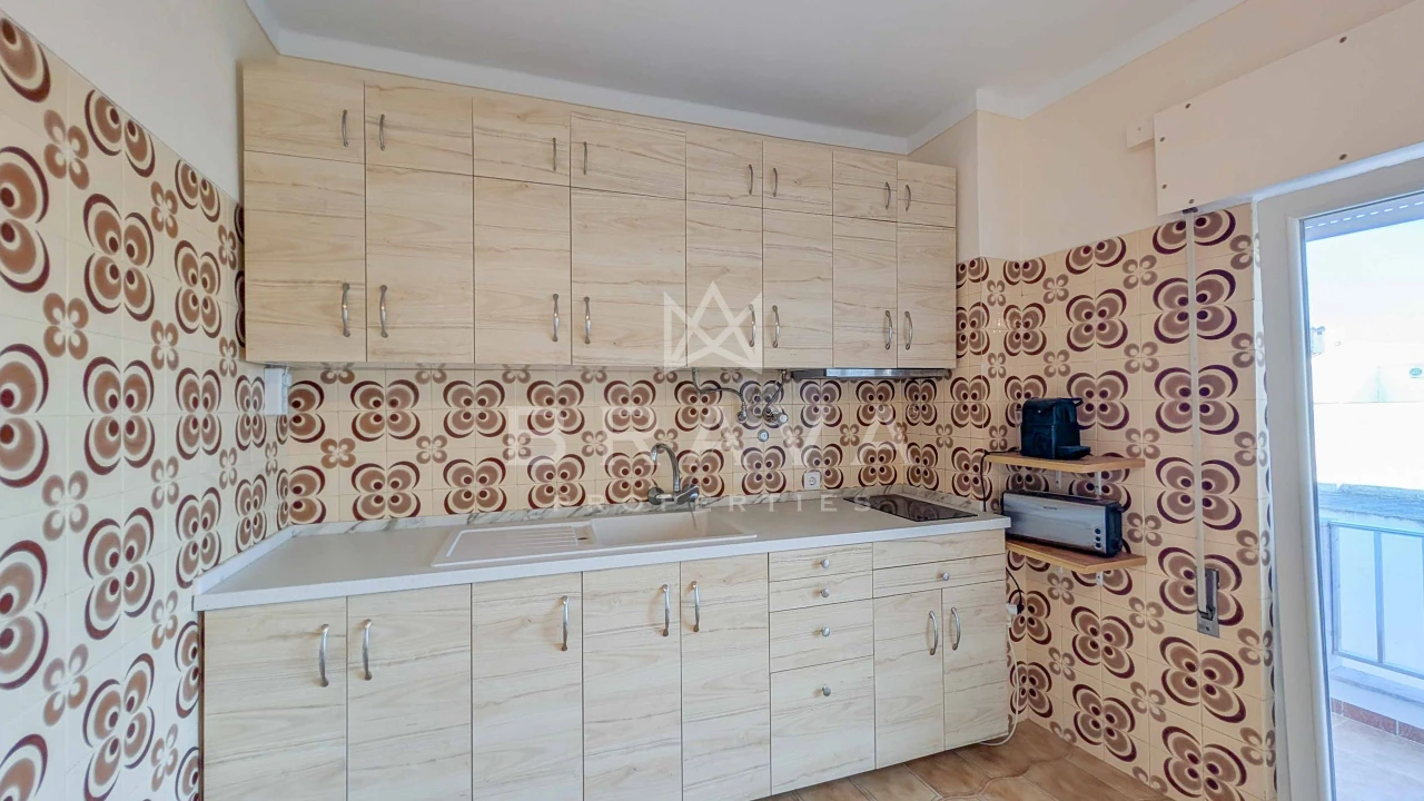 Apartamento T1 para Venda em Quarteira Foto 6
