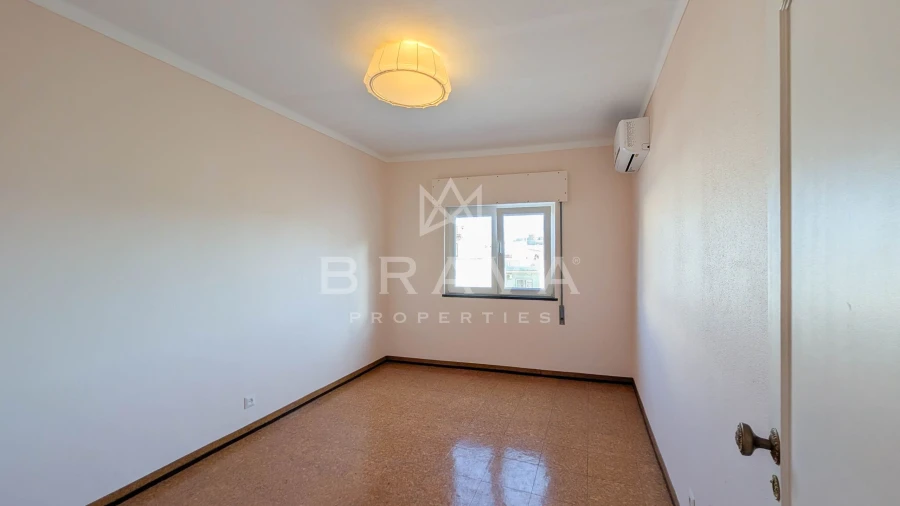 Apartamento T1 para Venda em Quarteira Foto 8