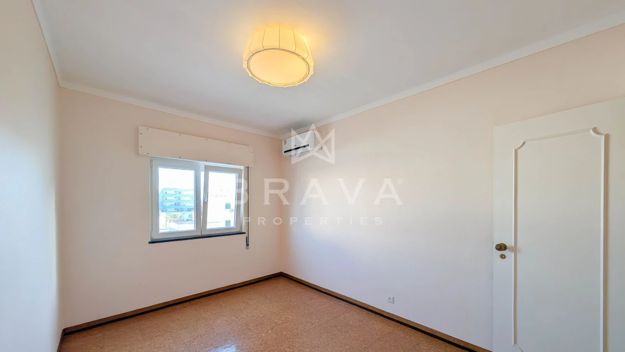 Apartamento T1 para Venda em Quarteira Foto 9