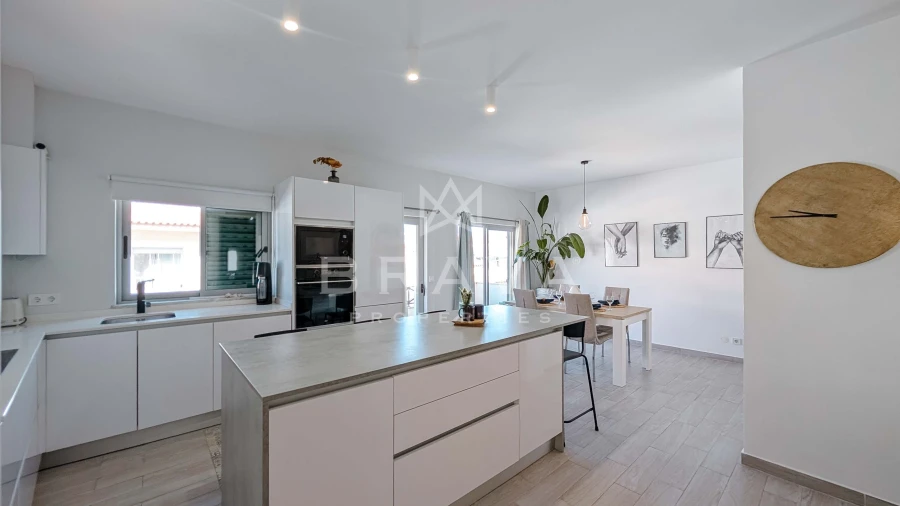 Apartamento T2 para Venda em Quarteira Foto 8
