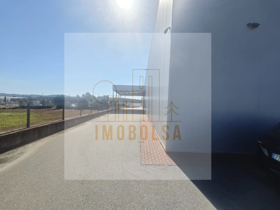 Armazém para Arrendamento em Ribeirão Foto 1