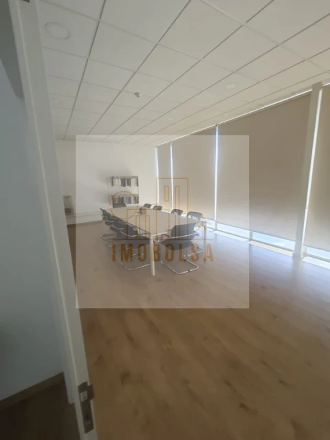 Armazém para Arrendamento em Ribeirão