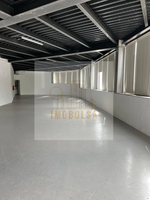 Armazém para Arrendamento em Moreira