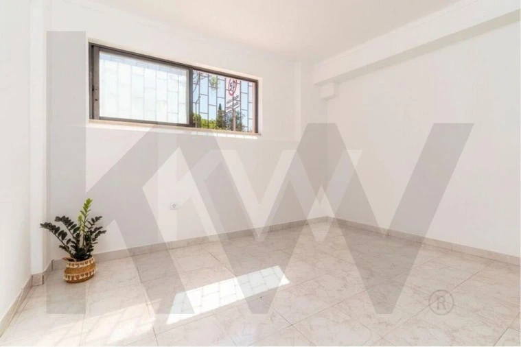 Garagem para Venda em Faro (Sé e São Pedro) Foto 10