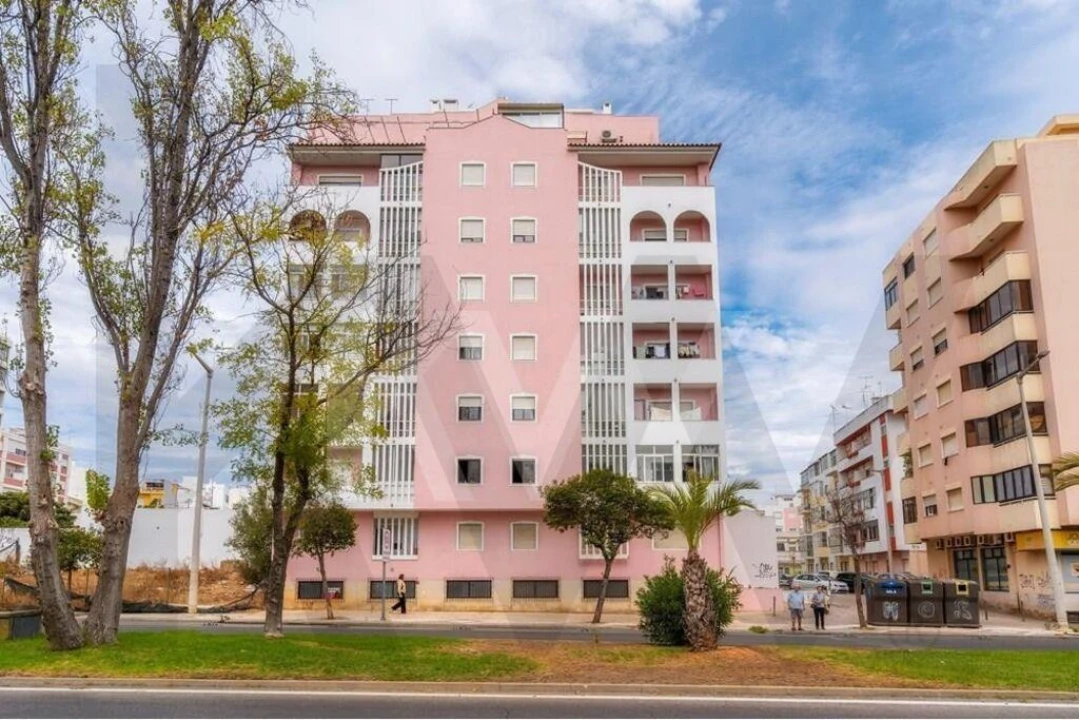 Garagem para Venda em Faro (Sé e São Pedro) Foto 2